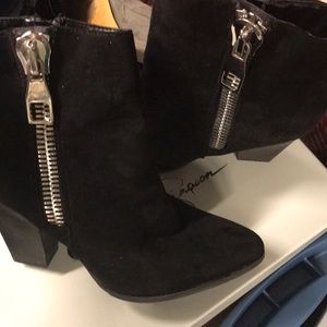 Black suede Express boot Sz 8